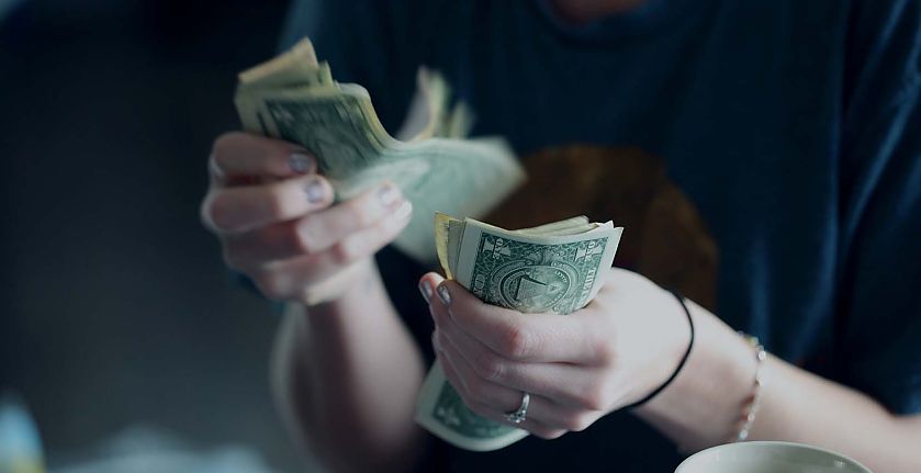 Bildquelle: https://www.pexels.com/photo/numbers-money-calculating-calculation-3305/