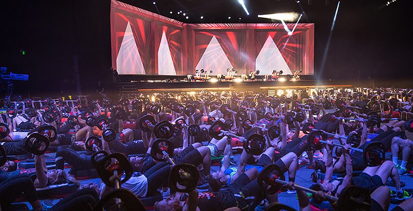 Am 14. Januar 2017 feierten Fitnessbegeisterte rund um den Globus in über 15.000 Studios die größte Fitness-Party aller Zeiten: Anlass war das Jubiläum des Fitnessprogramms LES MILLS BODYPUMP®. Bildquelle: History of Bodypump Bildquelle: History of Bodypump