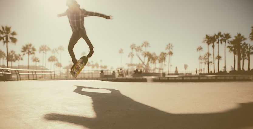 Die Skateboard- und Modemarke Supreme muss immer wieder den Zeitgeist einer anspruchsvollen Zielgruppe treffen – genauso wie das Luxusmodelabel Louis Vuitton. Bildquelle: ©oneinchpunch - fotolia.com Die Skateboard- und Modemarke Supreme muss immer wieder den Zeitgeist einer anspruchsvollen Zielgruppe treffen – genauso wie das Luxusmodelabel Louis Vuitton. Bildquelle: ©oneinchpunch - fotolia.com