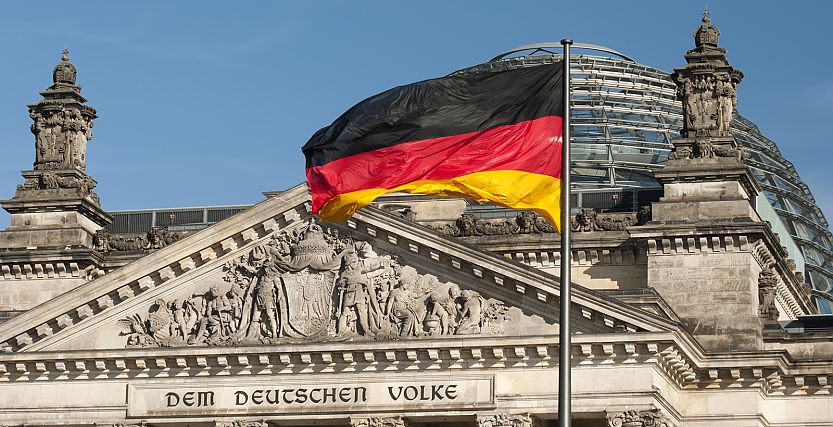 In einer Demokratie dürfen sich die Bürger als Fan einer Marke outen, die in diesem Fall Partei heißt: mit einem einfachen Kreuz auf einem Stimmzettel. Bildquelle: © AR Pictures / Fotolia