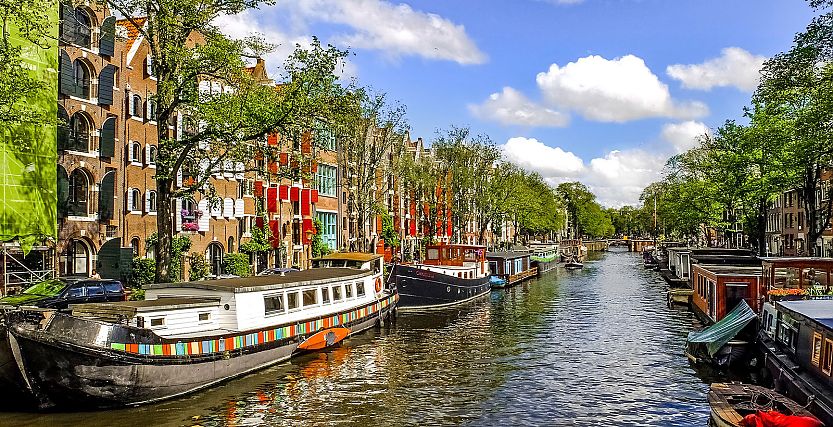 Vorreiter Amsterdam: Die holländische Touristenhochburg will künftig nur noch Läden mit touristisch wertvollem Sortiment genehmigen – damit der Stadtcharakter bewahrt bleibt. Vorreiter Amsterdam: Die holländische Touristenhochburg will künftig nur noch Läden mit touristisch wertvollem Sortiment genehmigen – damit der Stadtcharakter bewahrt bleibt.